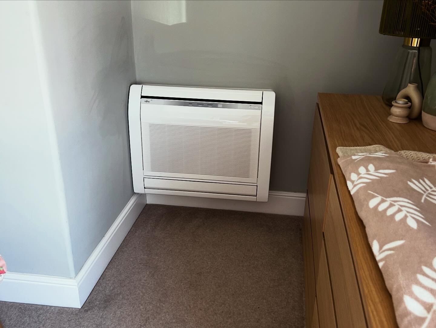 Floor-mounted air conditioning console unit installed in a bedroom